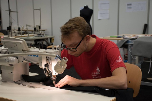 7-jeunes-talents-de-notre-region-selectionnes-pour-le-worldskills-2017_fashion_-_loi_c_gluckmann_3-3607655577
